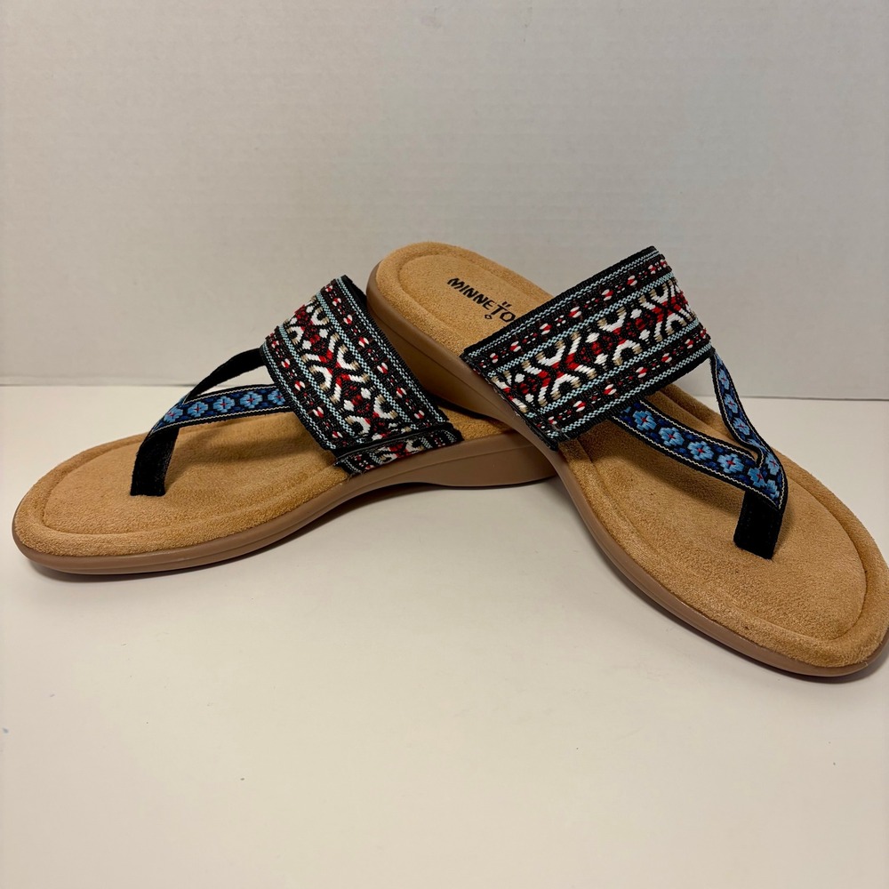 Minnetonka Emmie Embroidered Boho Black Thong Sandals Womens 6